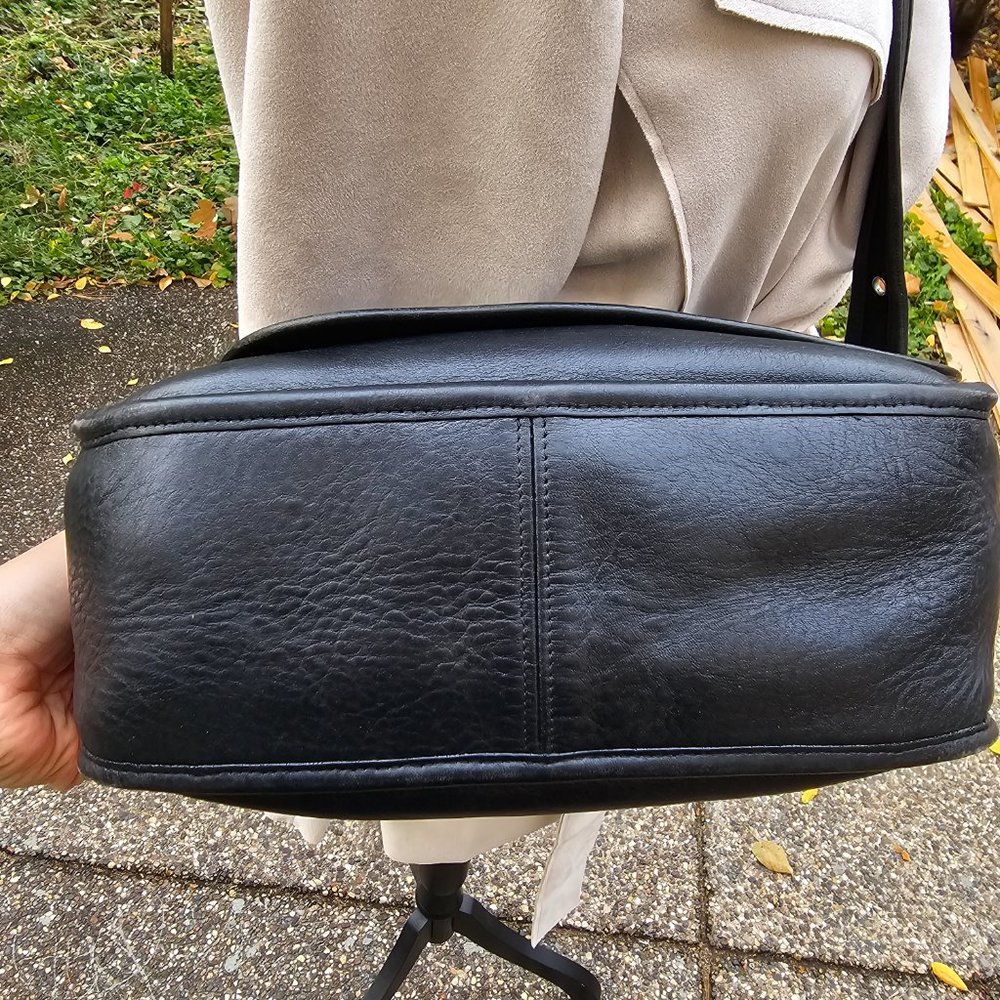 VINTAGE COACH Patricia Legacy Flap Black Leather Crossbody Bag #9951 - Picture 9 of 16
